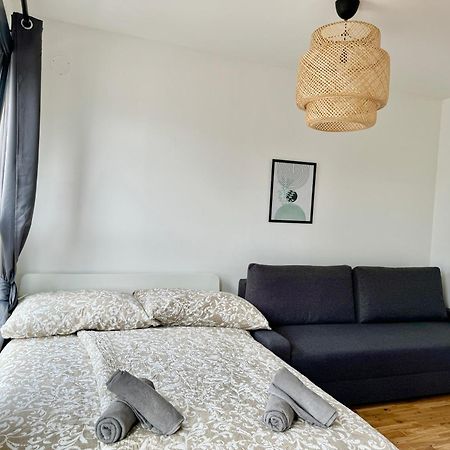 Modern Apartment With Balcony & Free Parking - Nearby Metro Вена Экстерьер фото