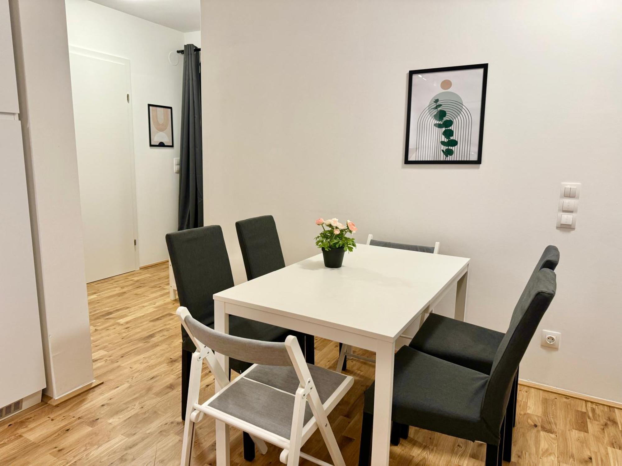 Modern Apartment With Balcony & Free Parking - Nearby Metro Вена Экстерьер фото