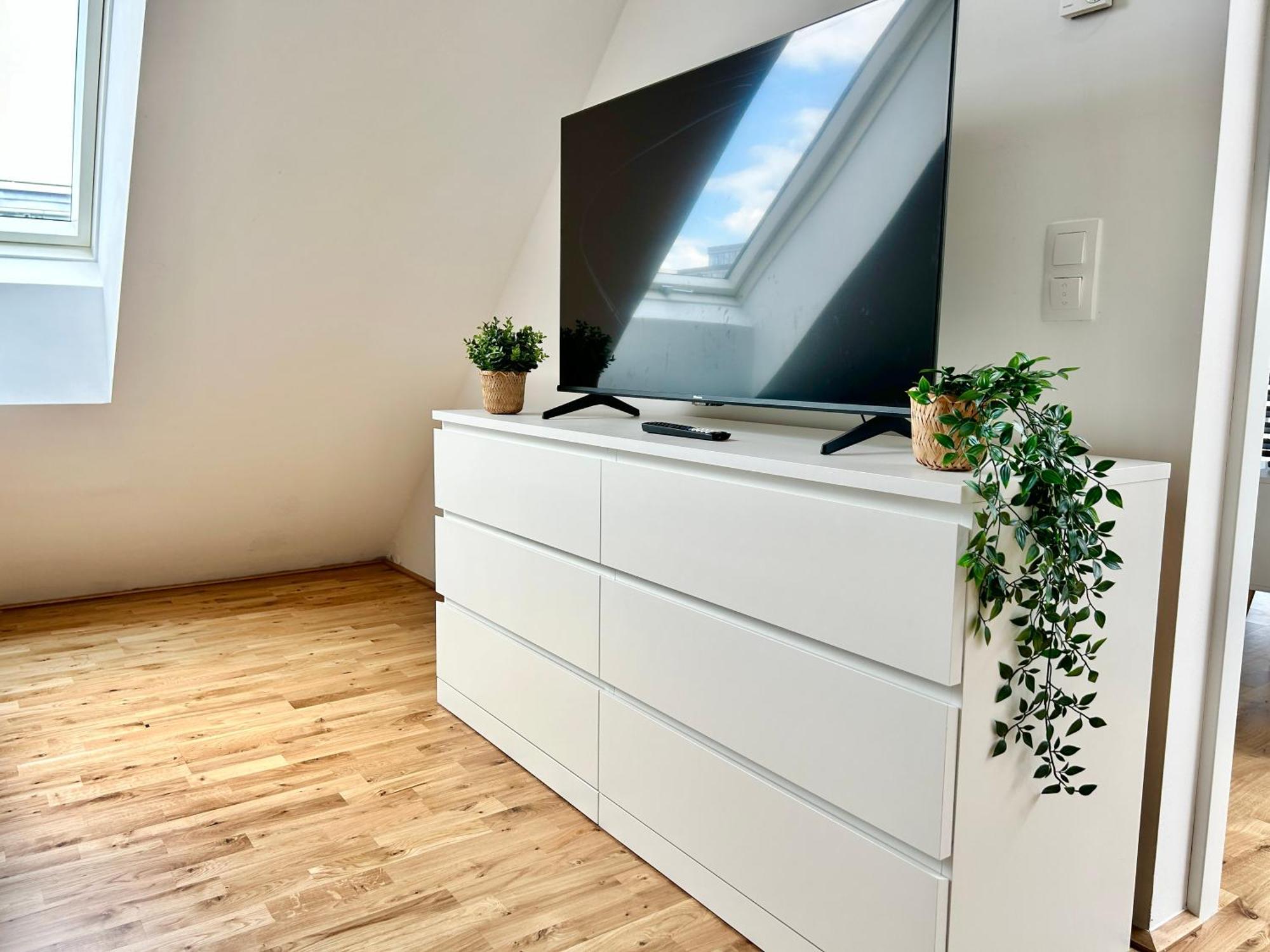 Modern Apartment With Balcony & Free Parking - Nearby Metro Вена Экстерьер фото