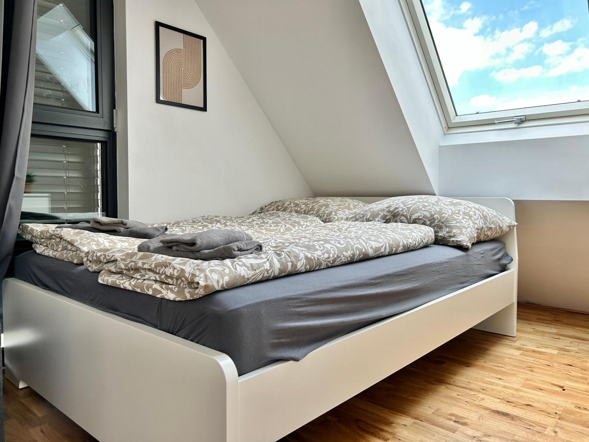 Modern Apartment With Balcony & Free Parking - Nearby Metro Вена Экстерьер фото