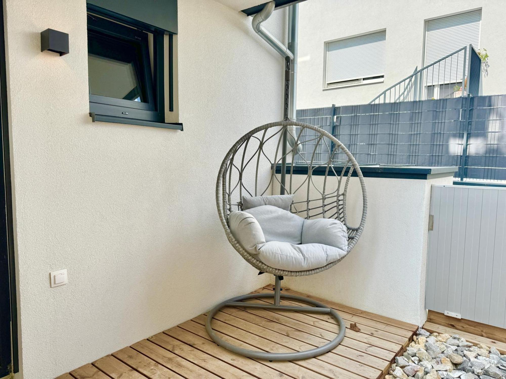 Modern Apartment With Balcony & Free Parking - Nearby Metro Вена Экстерьер фото