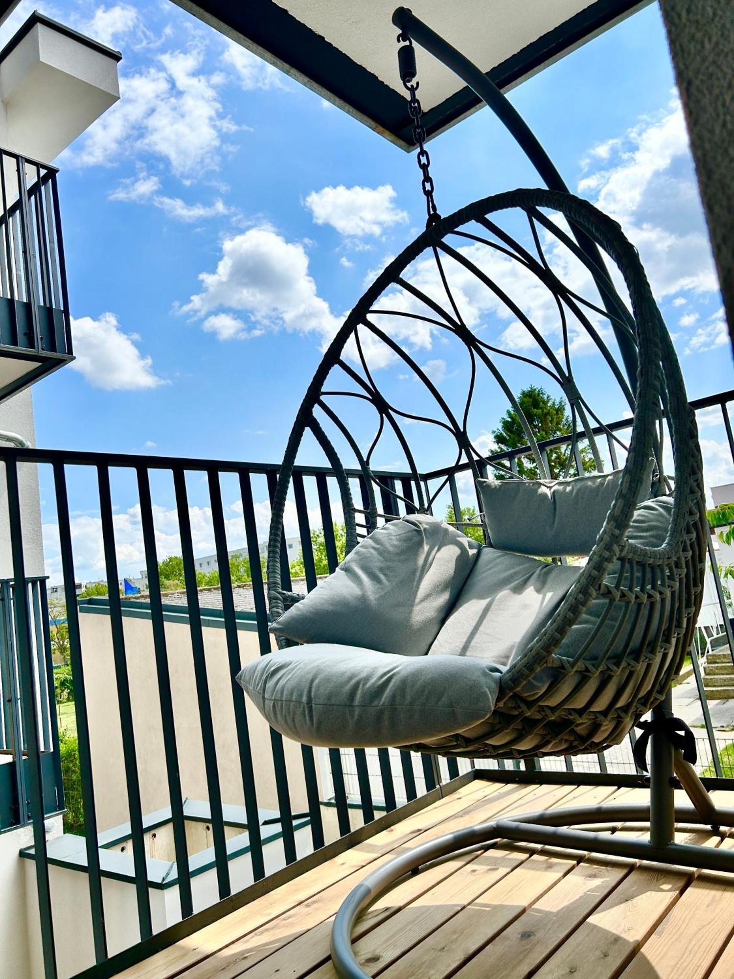 Modern Apartment With Balcony & Free Parking - Nearby Metro Вена Экстерьер фото